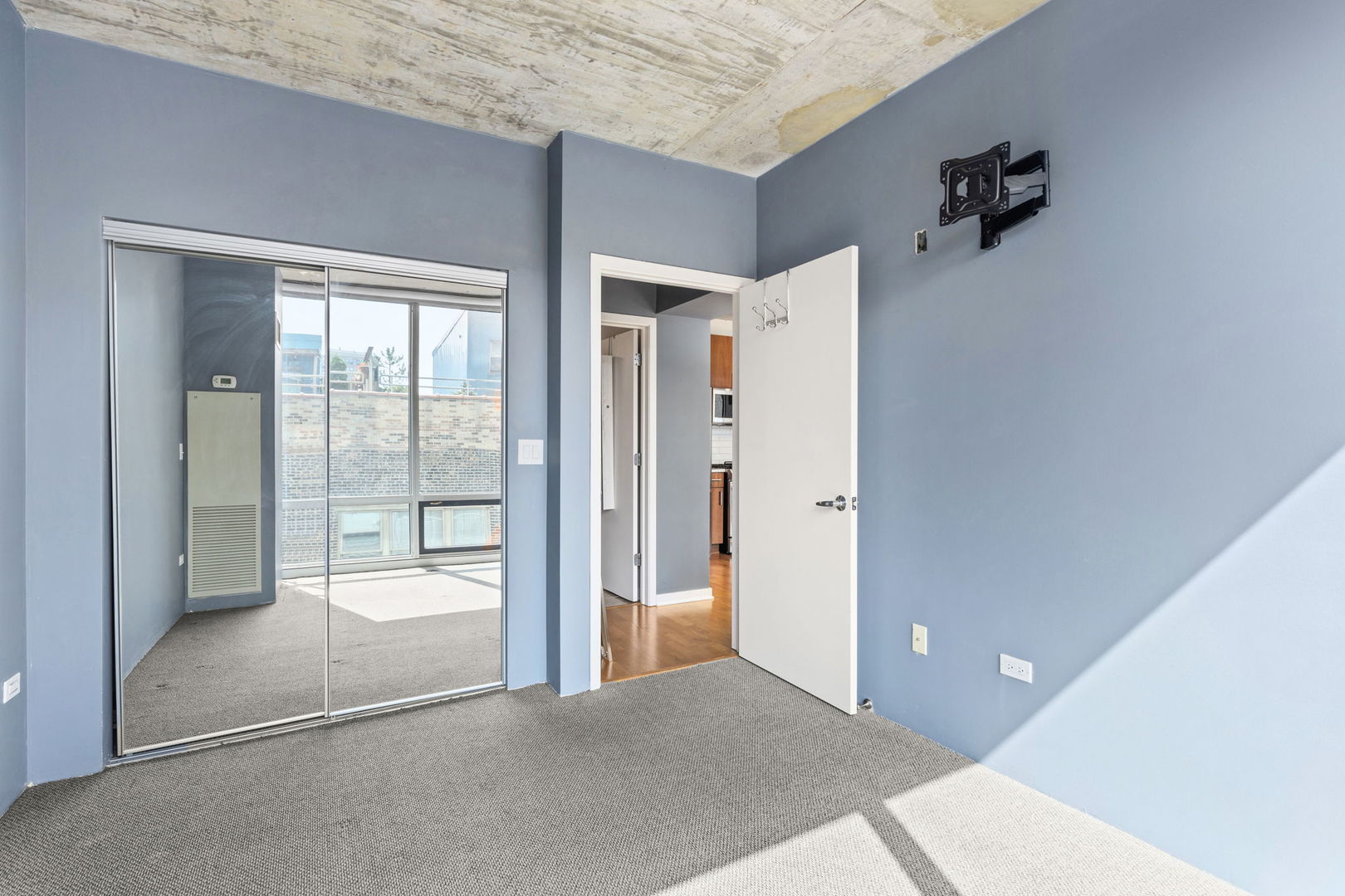 611 South Wells Street, Unit 1502 Chicago, IL 60607 - Photo 12 of 17