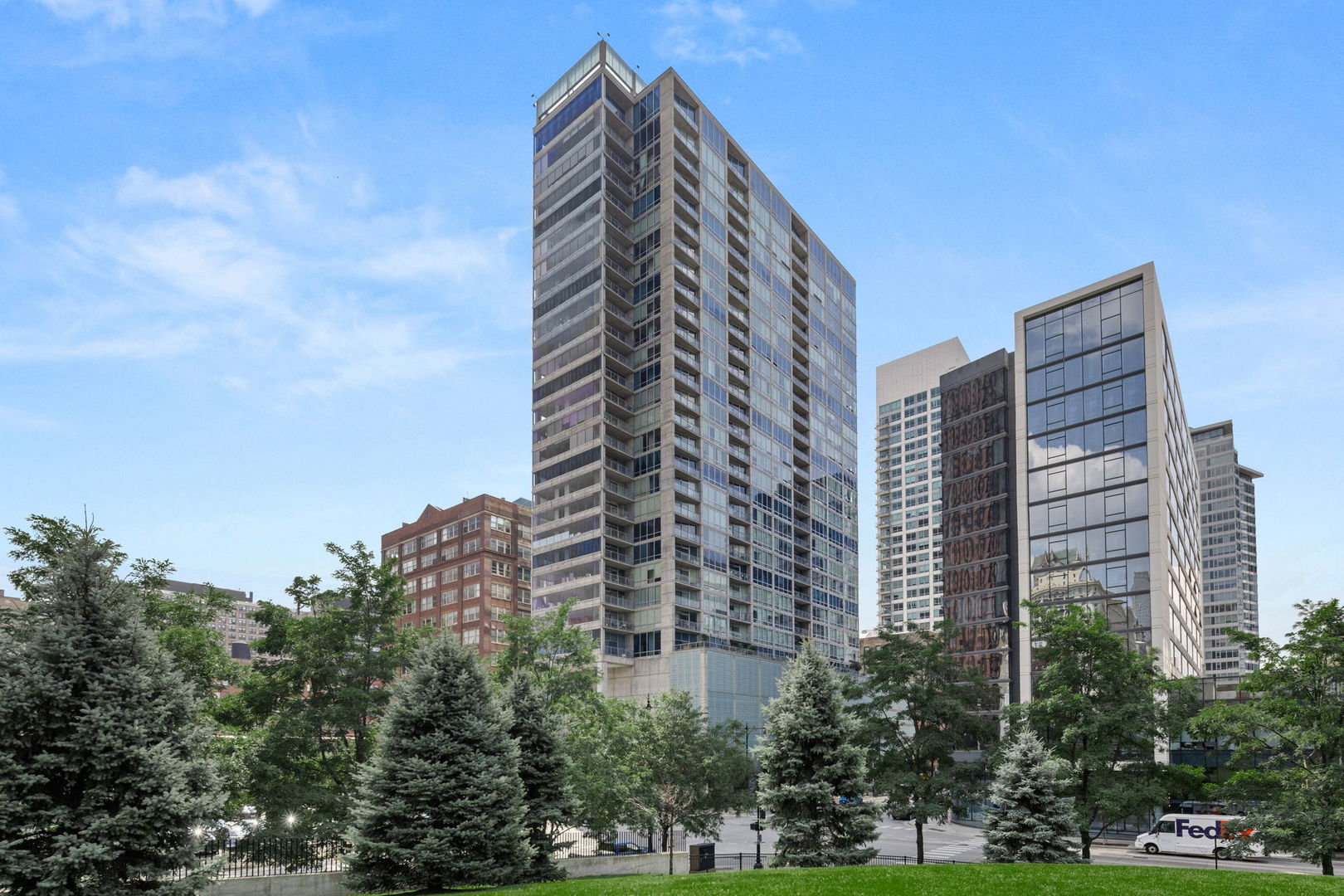 611 South Wells Street, Unit 1502 Chicago, IL 60607 - Photo 2 of 17