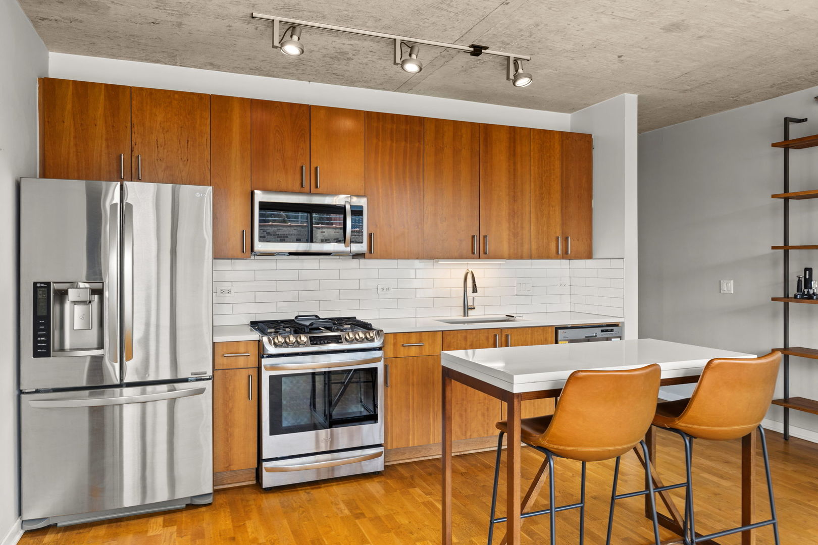 611 South Wells Street, Unit 1502 Chicago, IL 60607 - Photo 3 of 17