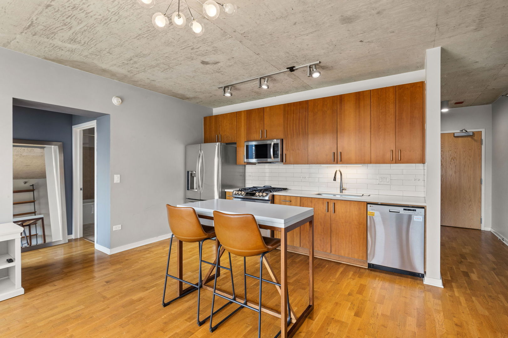 611 South Wells Street, Unit 1502 Chicago, IL 60607 - Photo 5 of 17