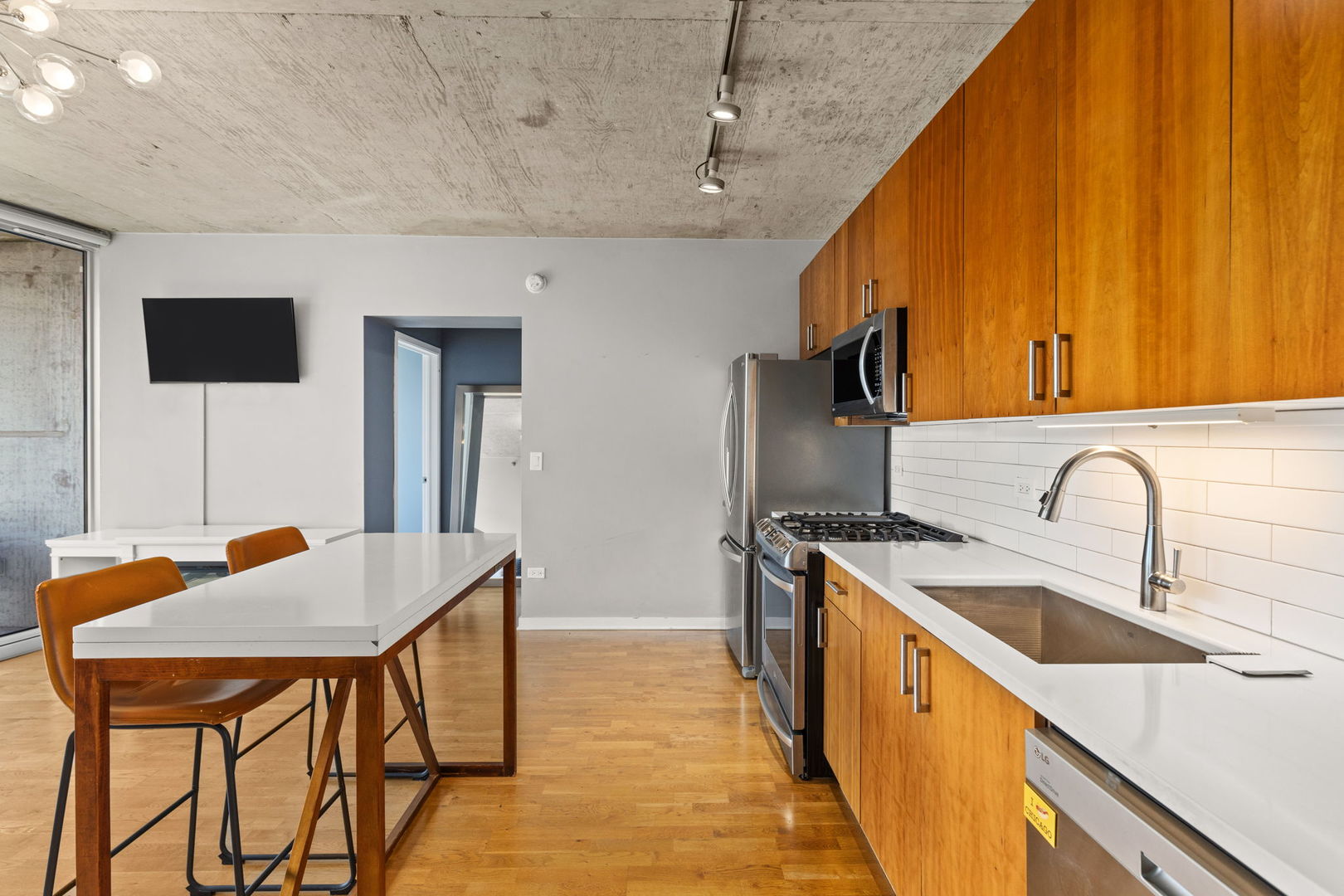 611 South Wells Street, Unit 1502 Chicago, IL 60607 - Photo 6 of 17