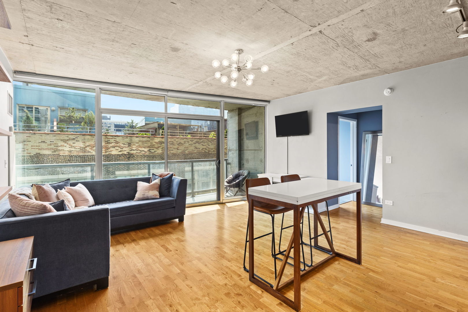 611 South Wells Street, Unit 1502 Chicago, IL 60607 - Photo 7 of 17