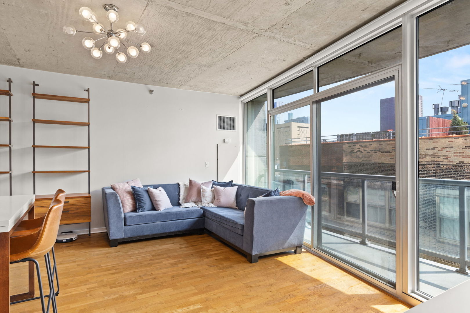 611 South Wells Street, Unit 1502 Chicago, IL 60607 - Photo 9 of 17