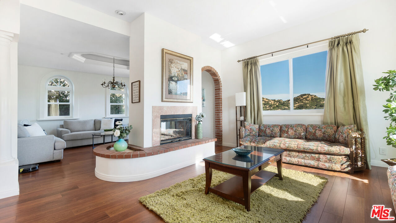 7449 Studio Road Canoga Park, CA 91304 - Photo 10 of 67 Gallery Image 10