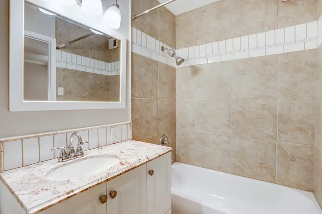 a view of yard with green space