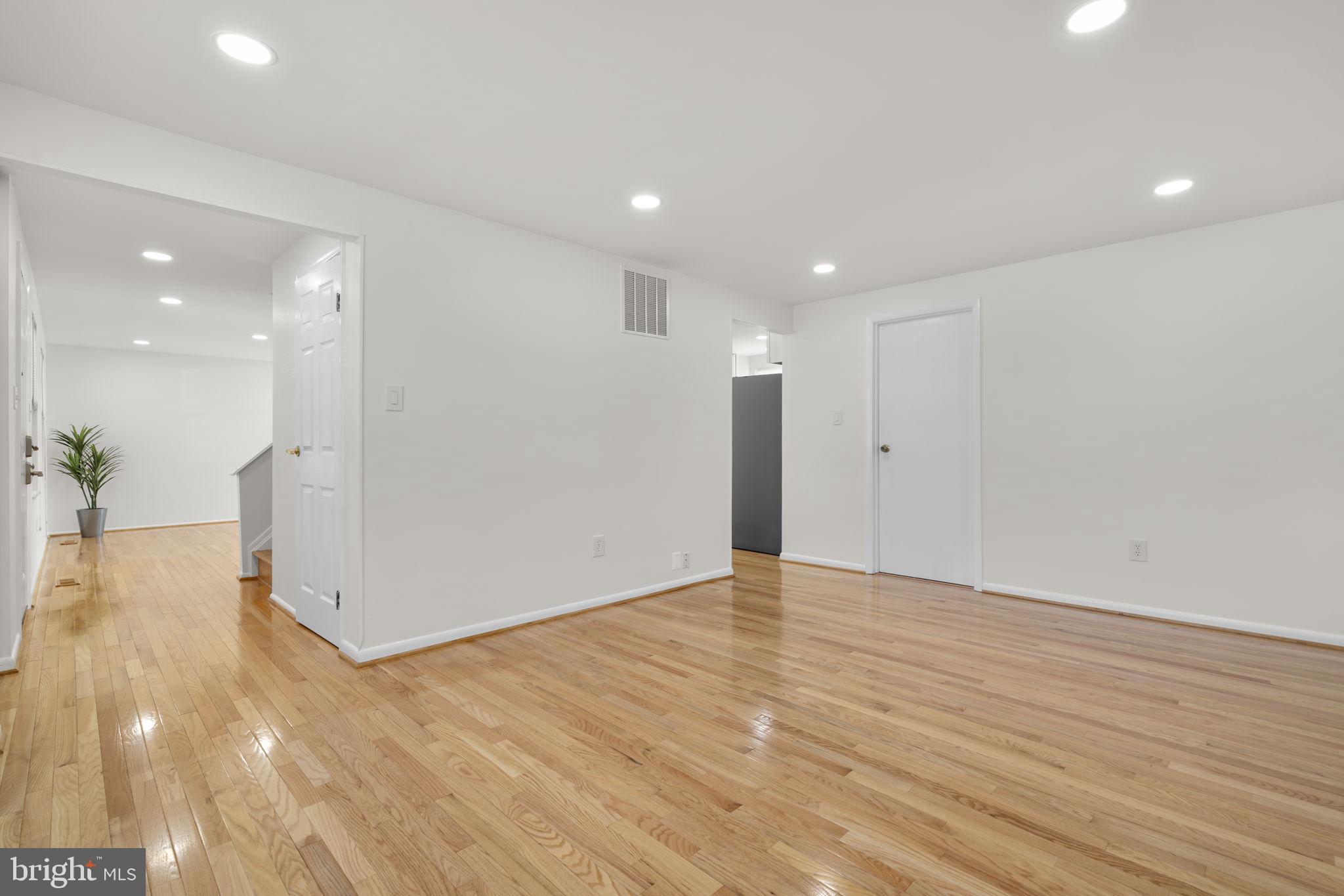 108 North Garfield Road Sterling, VA 20164 - Photo 31 of 31 Main level open floor plan - perfect for gathering