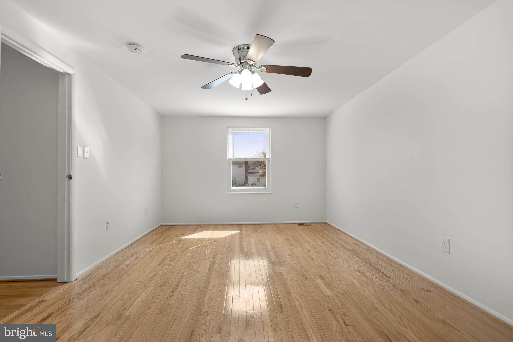 108 North Garfield Road Sterling, VA 20164 - Photo 13 of 31 Spacious MBR w/hardwood floor & ceiling fan