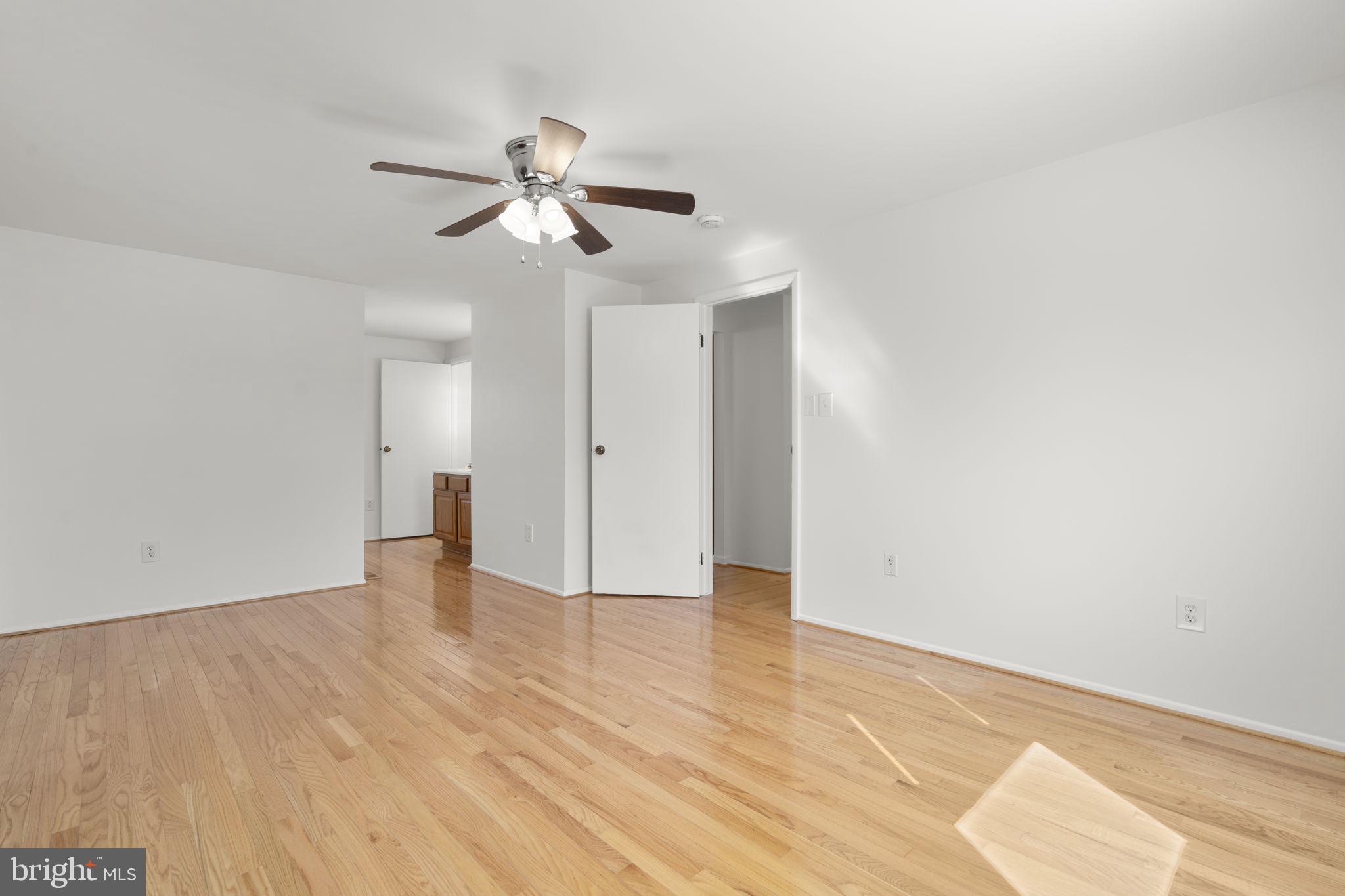 108 North Garfield Road Sterling, VA 20164 - Photo 15 of 31 MBR suite w/ dressing area & adjoining bath