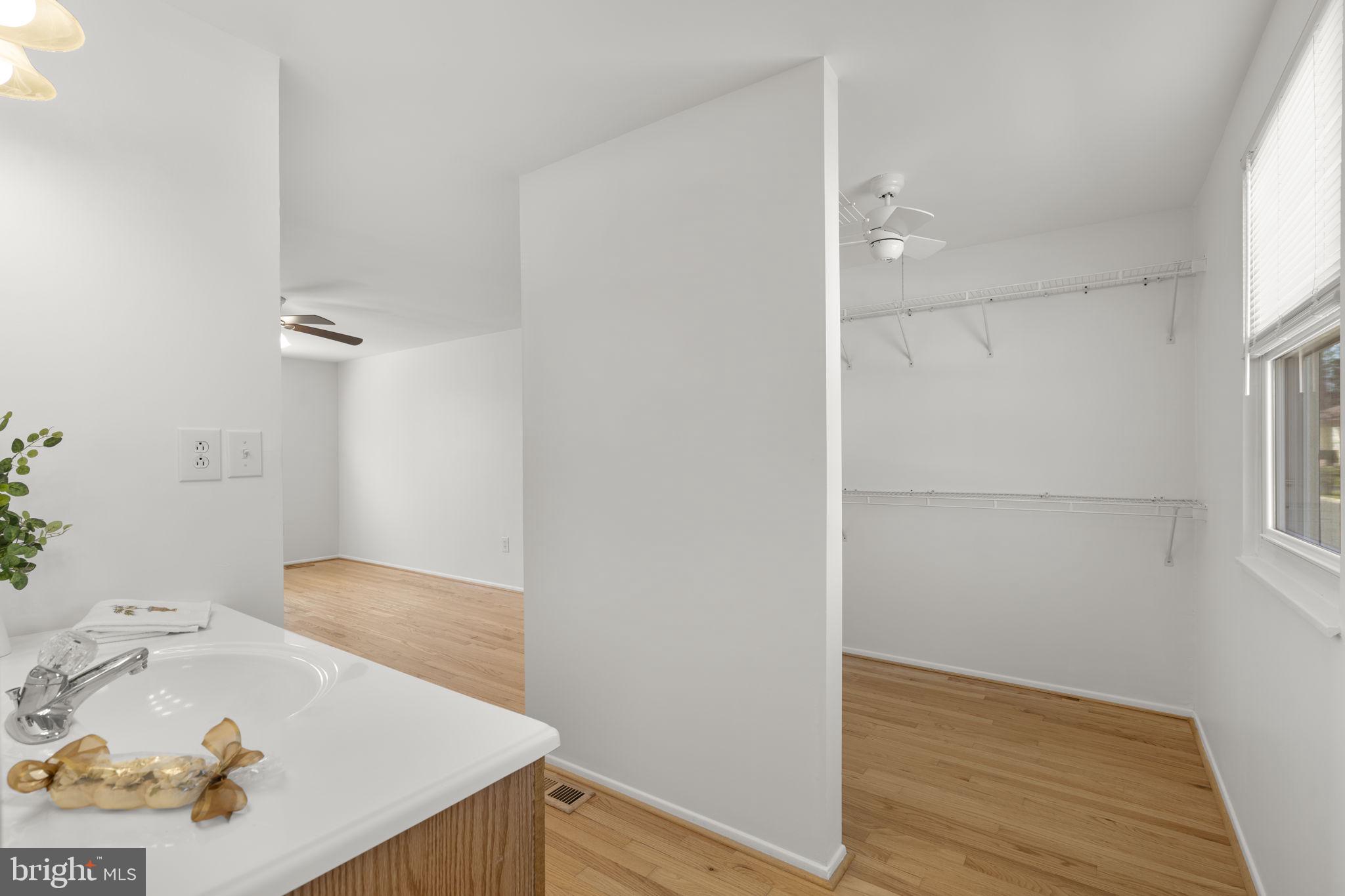 108 North Garfield Road Sterling, VA 20164 - Photo 17 of 31 Master bedroom suite