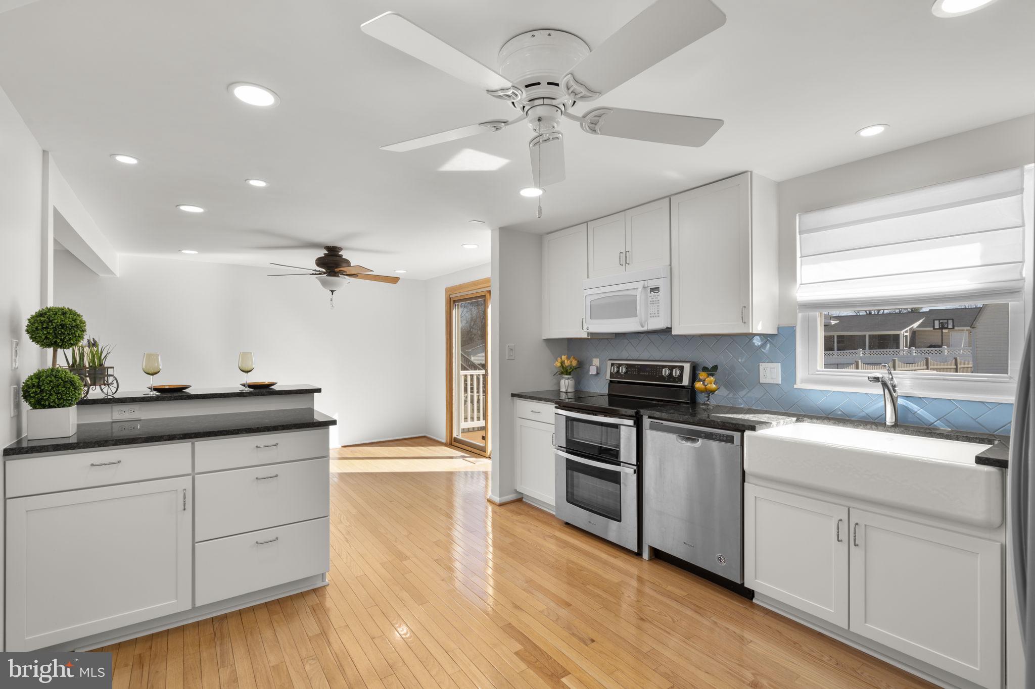 108 North Garfield Road Sterling, VA 20164 - Photo 8 of 31 Deluxe SS appls.,granite,farmhouse sink