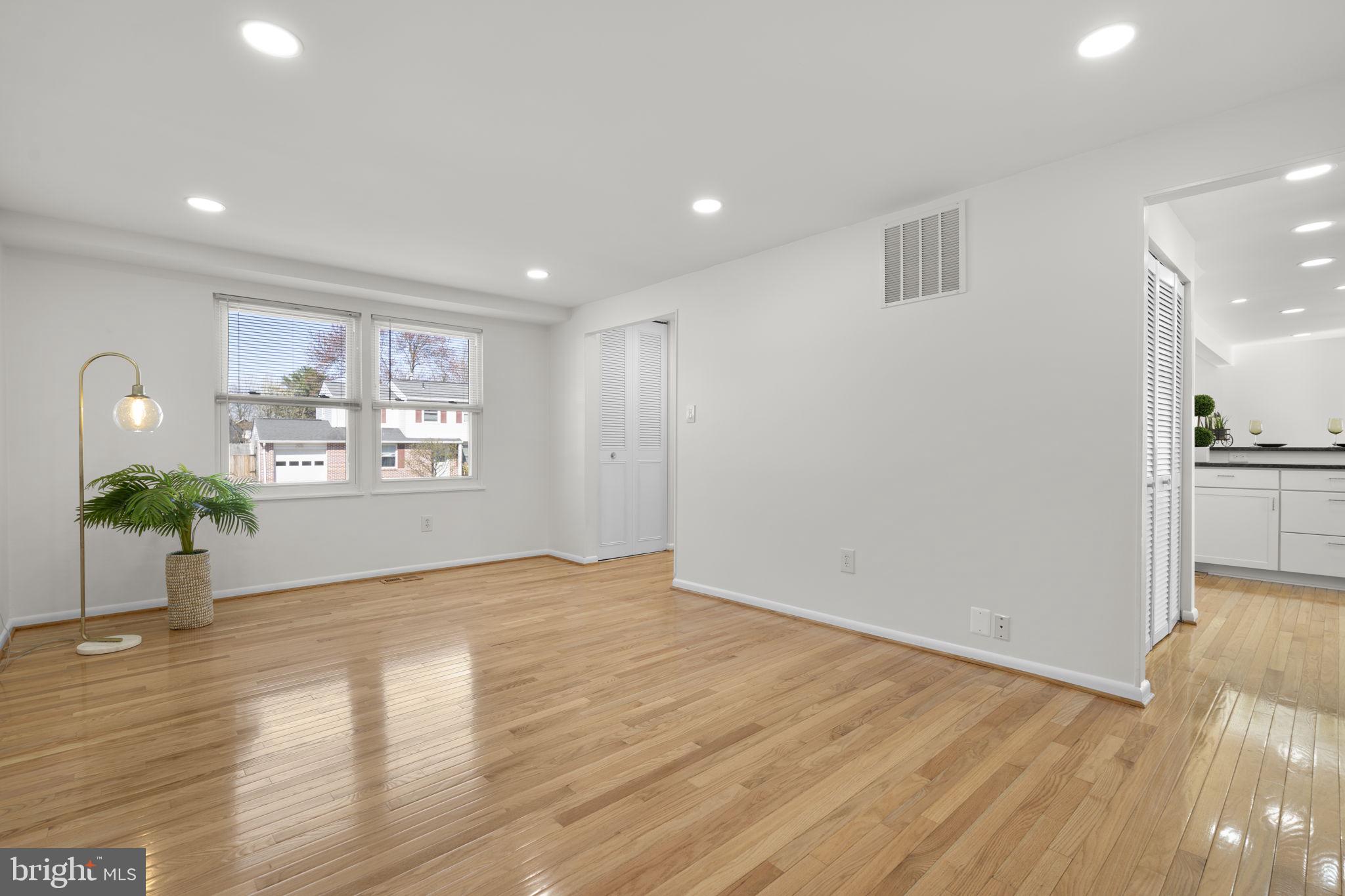 108 North Garfield Road Sterling, VA 20164 - Photo 10 of 31 Large family room off kitchen