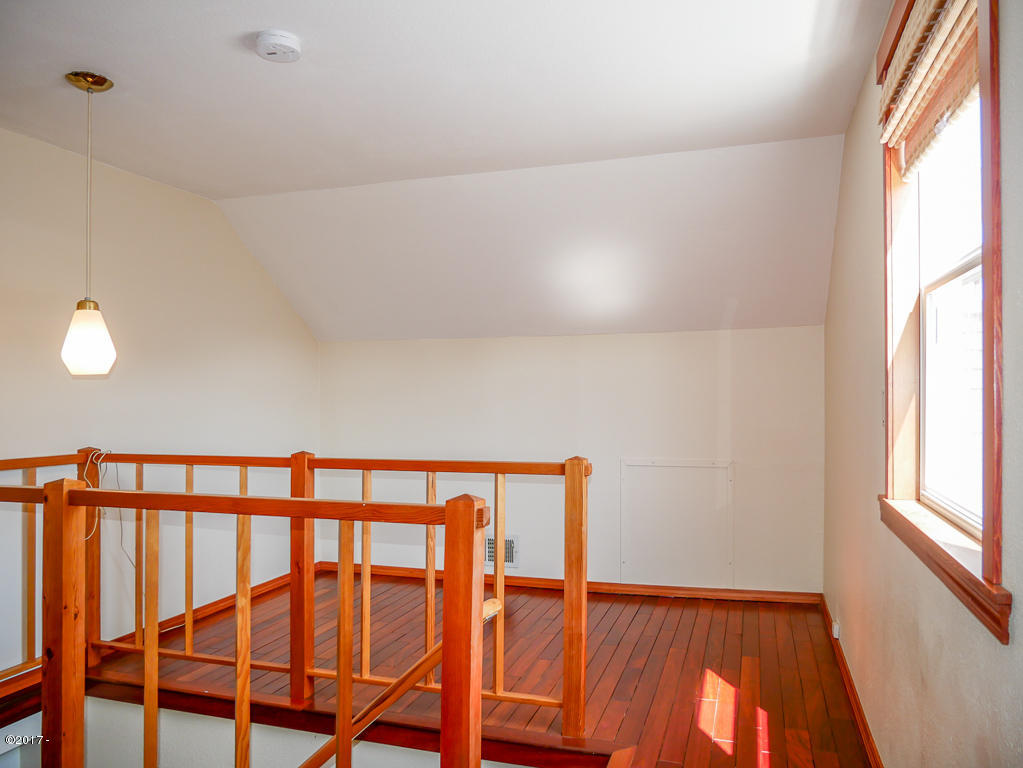1037 Northwest Hurbert Street Newport, OR 97365 - Photo 21 of 37 Upstairs Bonus Area