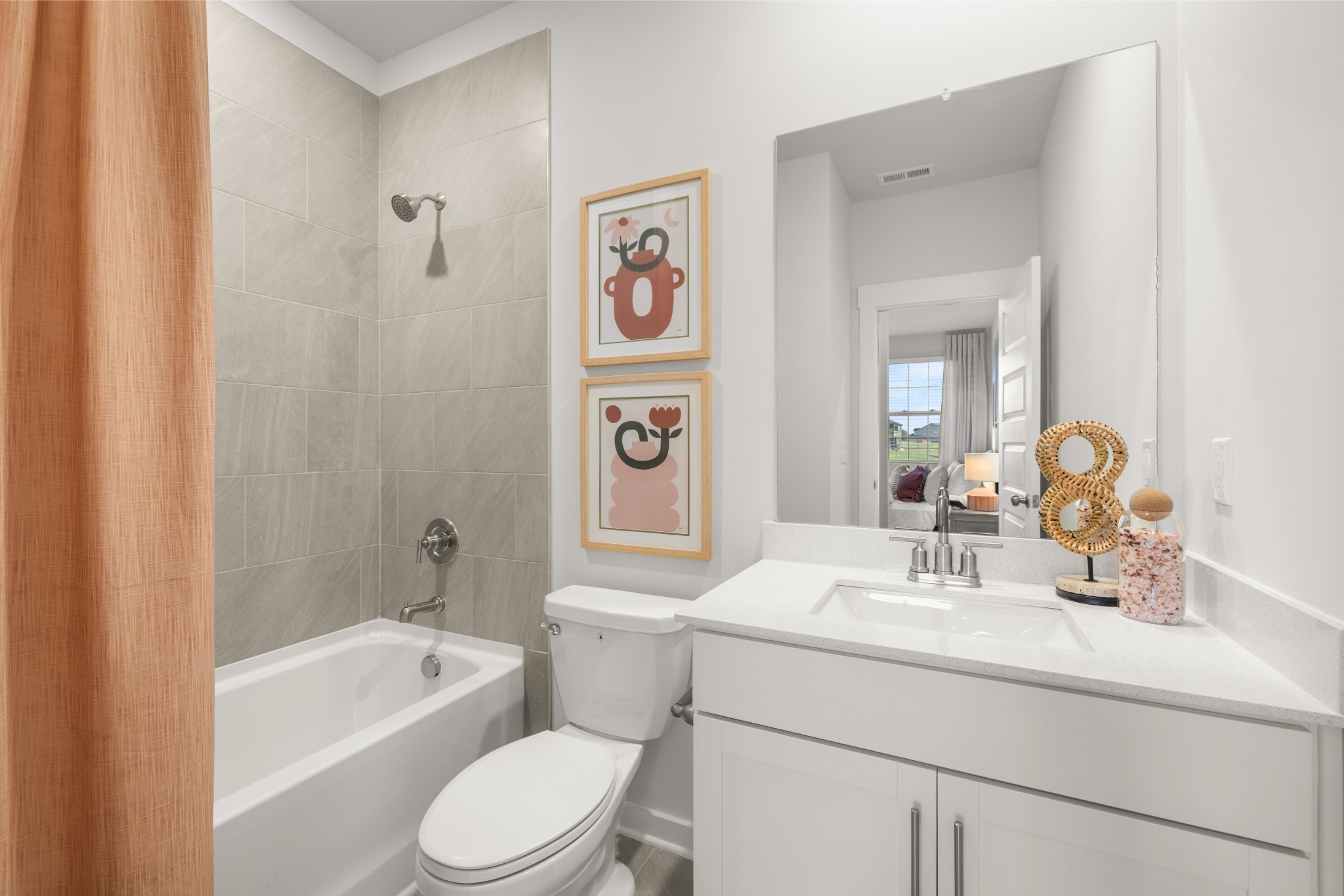 401 Mclemore Ridge Clarksville, TN 37043 - Photo 58 of 64 a bathroom with a toilet a sink and a bathtub