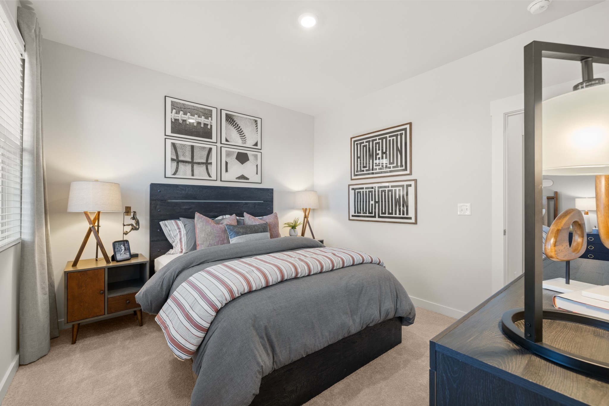 401 Mclemore Ridge Clarksville, TN 37043 - Photo 60 of 64 a bedroom with a bed and lamp