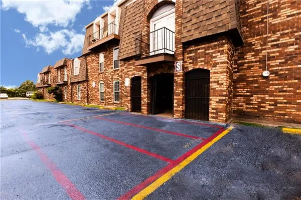 $1,300 | 6300 Riverside Drive, Metairie, LA 70003