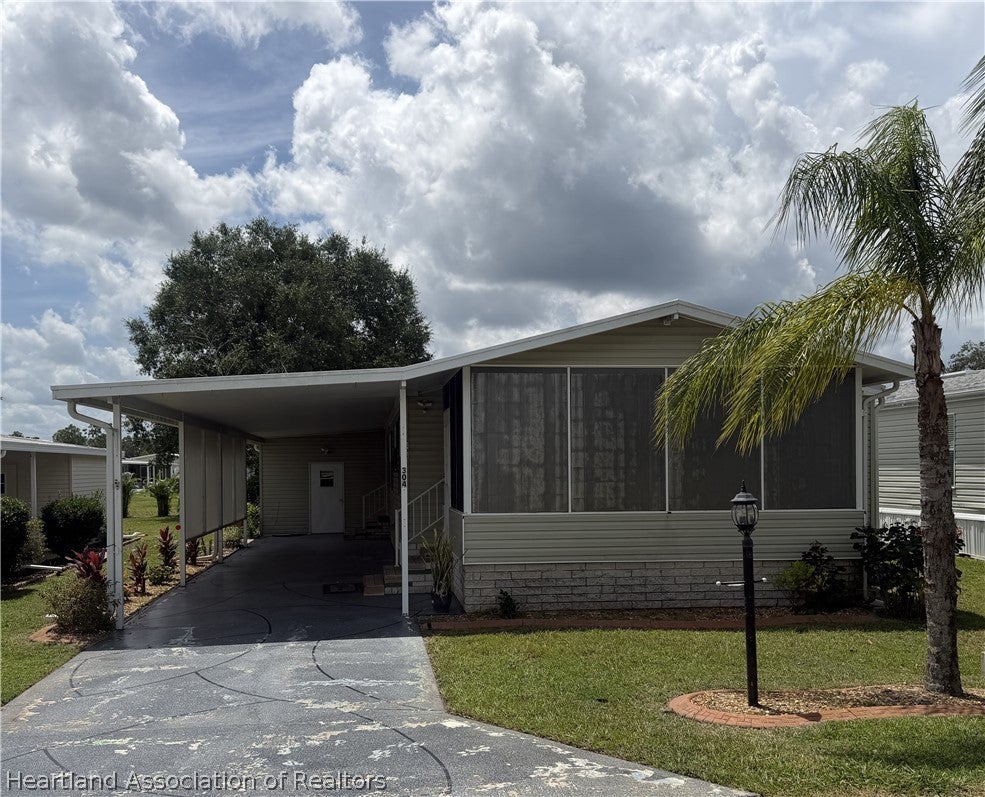 304 Sunbird Square Sebring, FL 33872 - Photo 1 of 10 Gallery Image 1