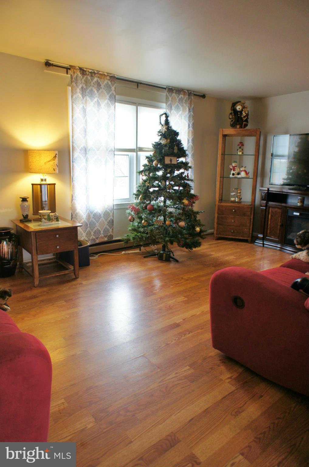 7244 Clyde Jones Road Owings, MD 20736 - Photo 10 of 26 Living Room
