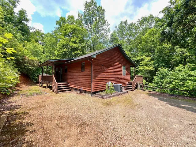 $299,900 | 384 Shadow Pnes Drive, Murphy, NC 28906