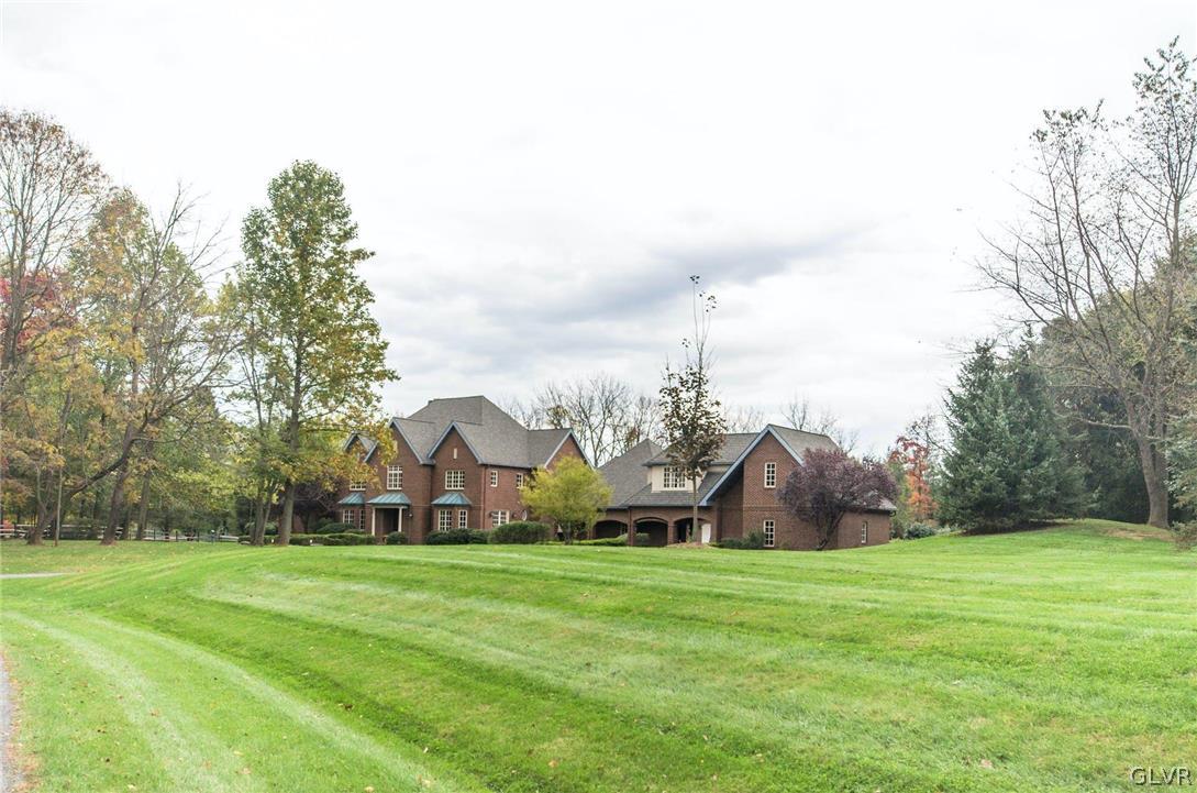1721 Wildberry Road Bethlehem, PA 18015 - Photo 3 of 47 Gallery Image 3