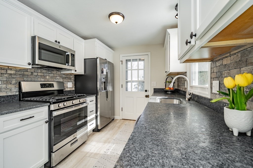 427 Soule Road Wilbraham, MA 01095 - Photo 14 of 29 Gallery Image 14