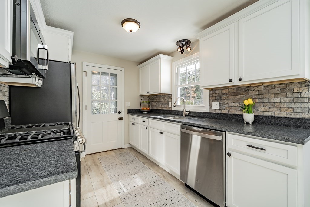 427 Soule Road Wilbraham, MA 01095 - Photo 16 of 29 Gallery Image 16