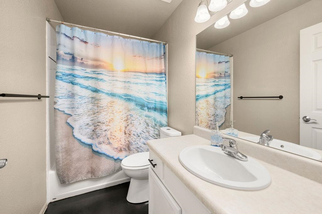 312 Catkin Street Fruita, CO 81521 - Photo 19 of 40 a bathroom with a sink toilet and shower