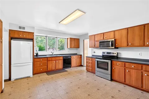 $259,900 | 2219 Mitchell Drive, Irwin, PA 15642
