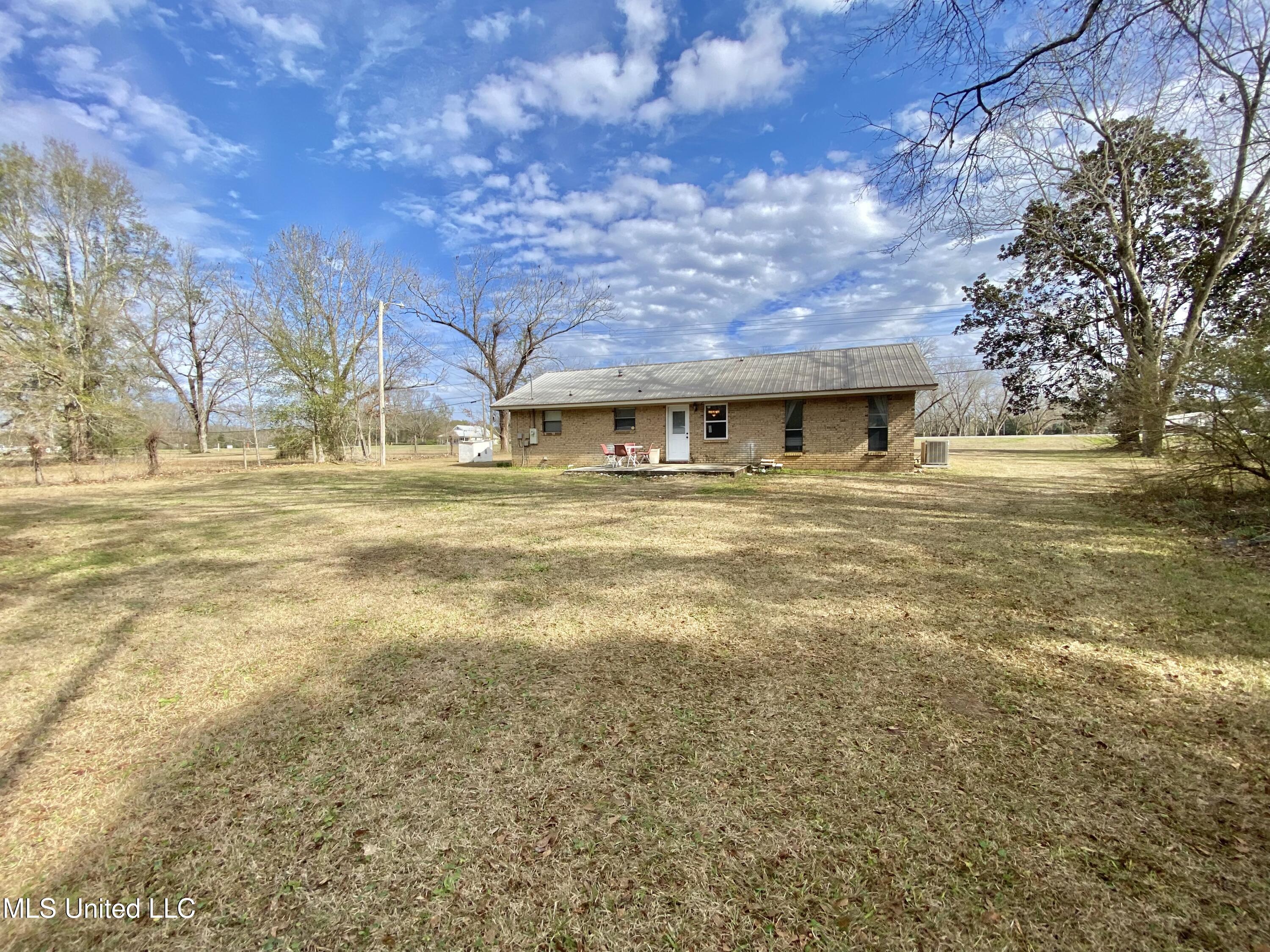 2221 Highway 63 Lucedale, MS 39452 - Photo 5 of 38 IMG_1655