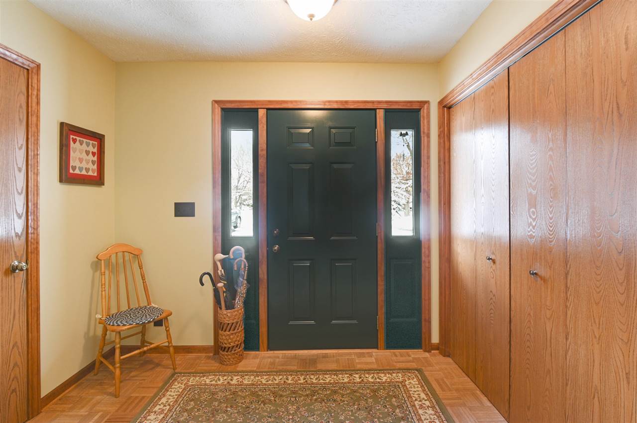 1011 State Road Fenton, MI 48430 - Photo 7 of 23 Entry Foyer