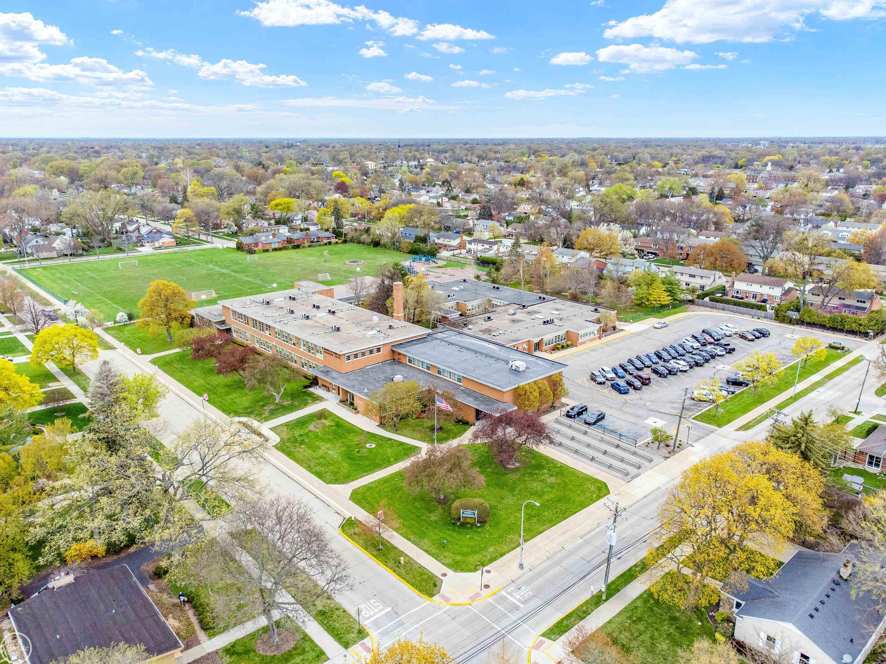 791 Roslyn Road Grosse Pointe, MI 48236 - Photo 54 of 57 50106857-53.JPG