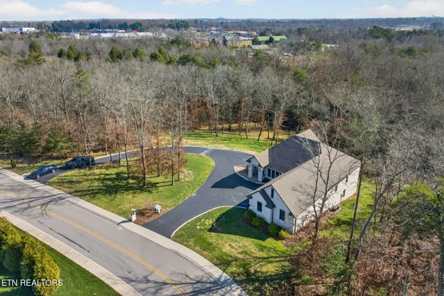 $975,000 | 323 Riverview Drive, Crossville, TN 38555