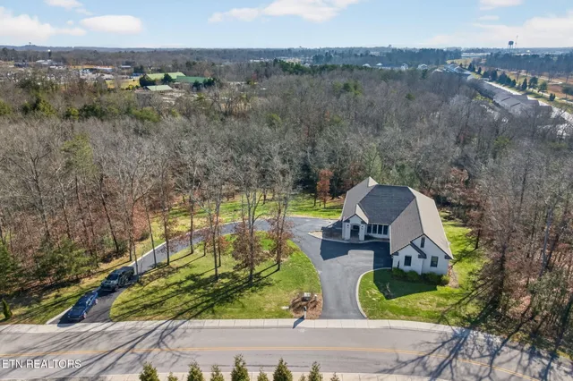 $975,000 | 323 Riverview Drive, Crossville, TN 38555