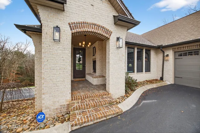 $975,000 | 323 Riverview Drive, Crossville, TN 38555