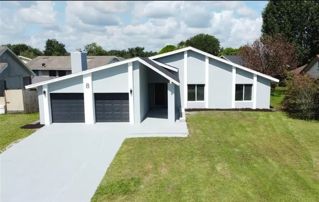 a front view of house with yard