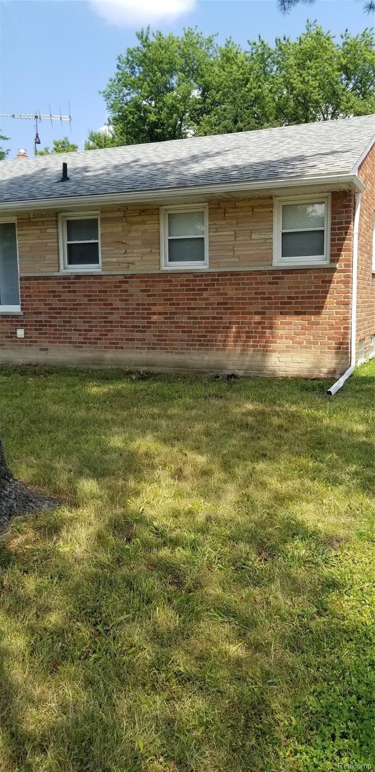 565 Longfellow Inkster, MI 48141 - Photo 5 of 19 20190707_150921.jpg