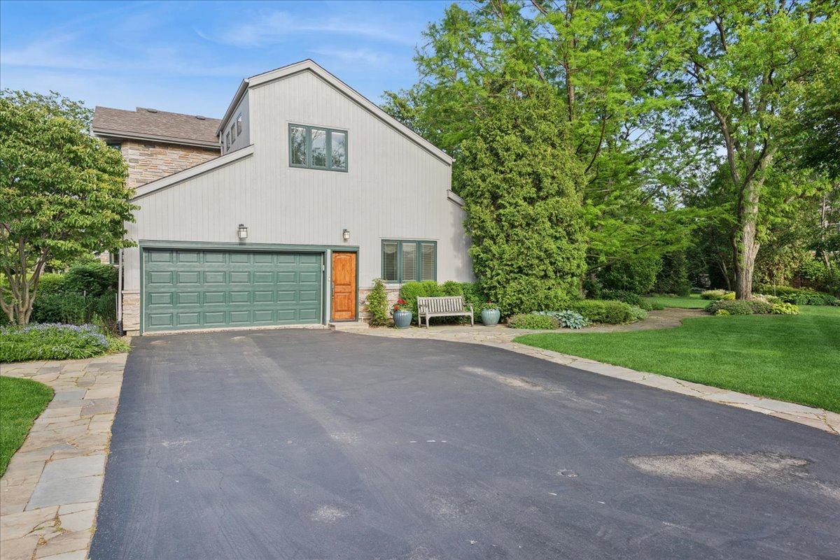 500 Parkview Place Burr Ridge, IL 60527 - Photo 3 of 43