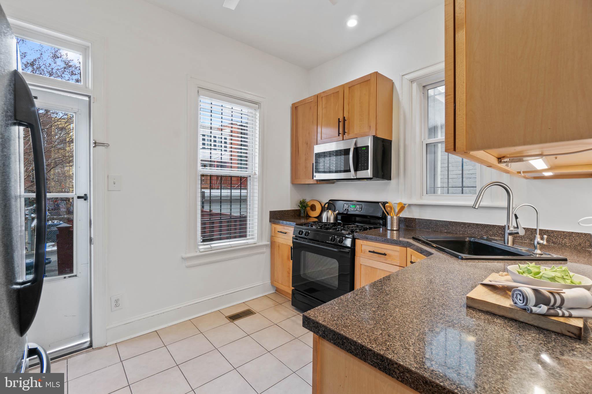 37 Seaton Place Northwest Washington, DC 20001 - Photo 12 of 38