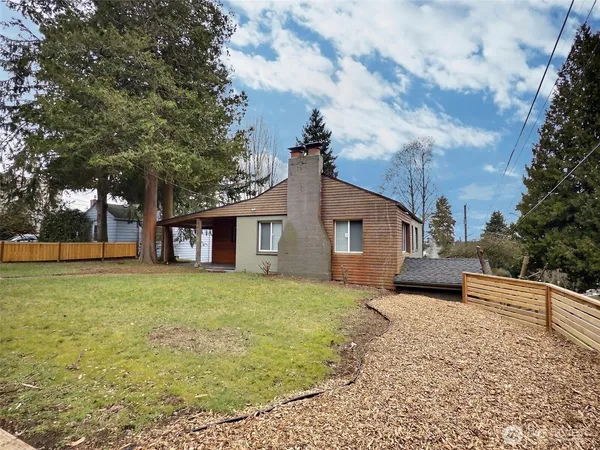 $4,900 | 9827 8th Avenue Northeast, Seattle, WA 98115
