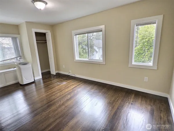 $4,900 | 9827 8th Avenue Northeast, Seattle, WA 98115
