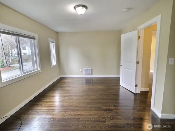 $4,900 | 9827 8th Avenue Northeast, Seattle, WA 98115