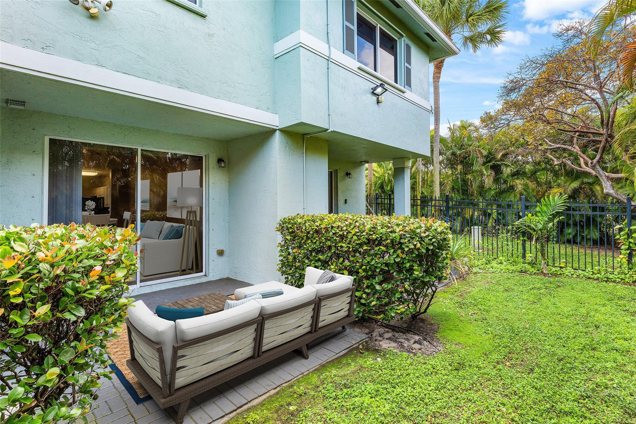 1992 Alamanda Way, Unit 1992 Riviera Beach, FL 33404 - Photo 13 of 28 VIRTUALLY STAGEDPrivate patio area