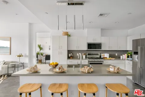 $1,049,000 | 4140 Glencoe Avenue, Unit 507, Marina del Rey, CA 90292