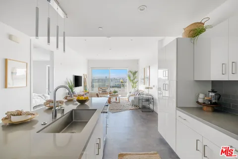$1,049,000 | 4140 Glencoe Avenue, Unit 507, Marina del Rey, CA 90292
