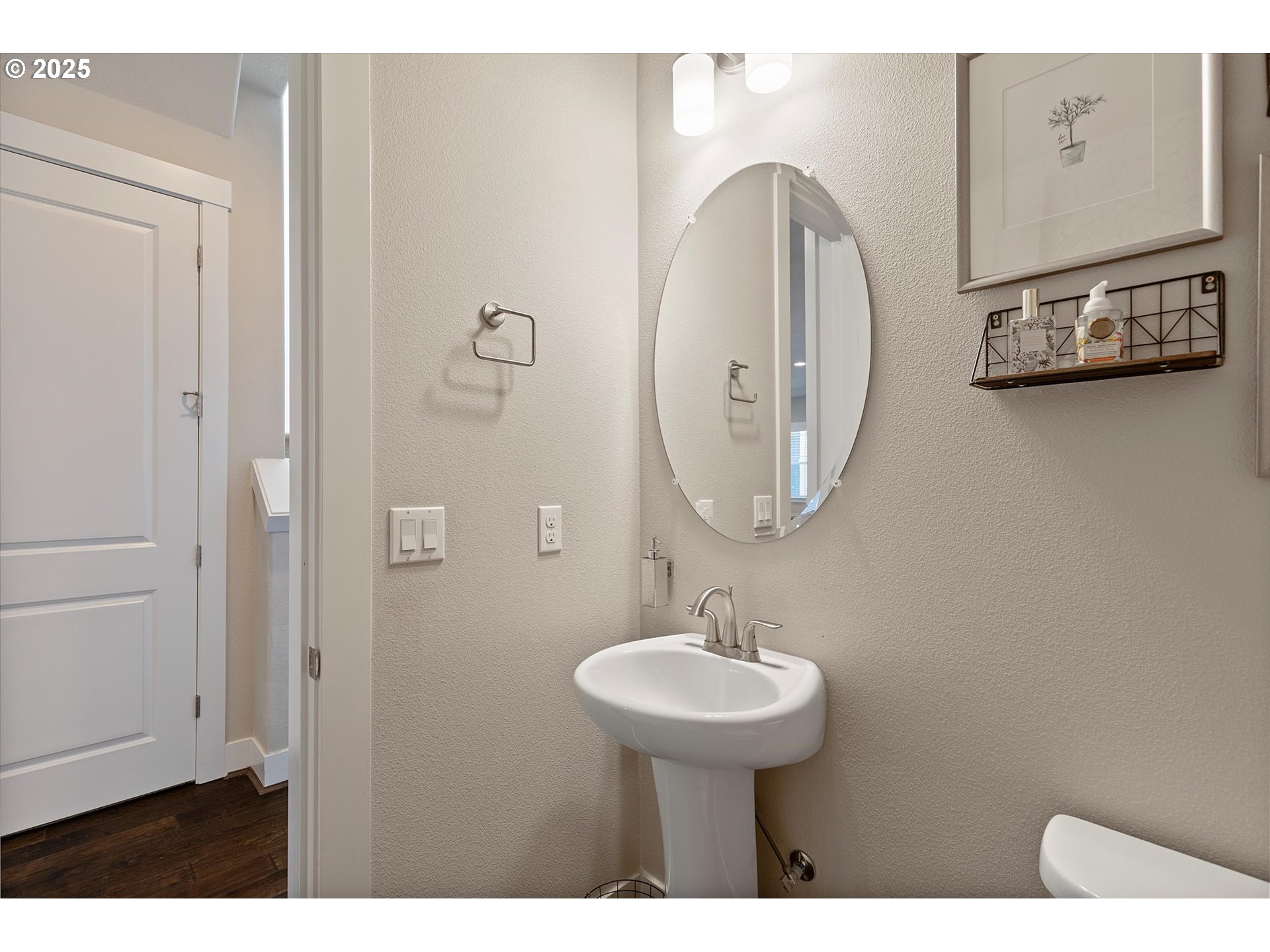 11754 Southwest Oslo Street Wilsonville, OR 97070 - Photo 12 of 44 Bathroom