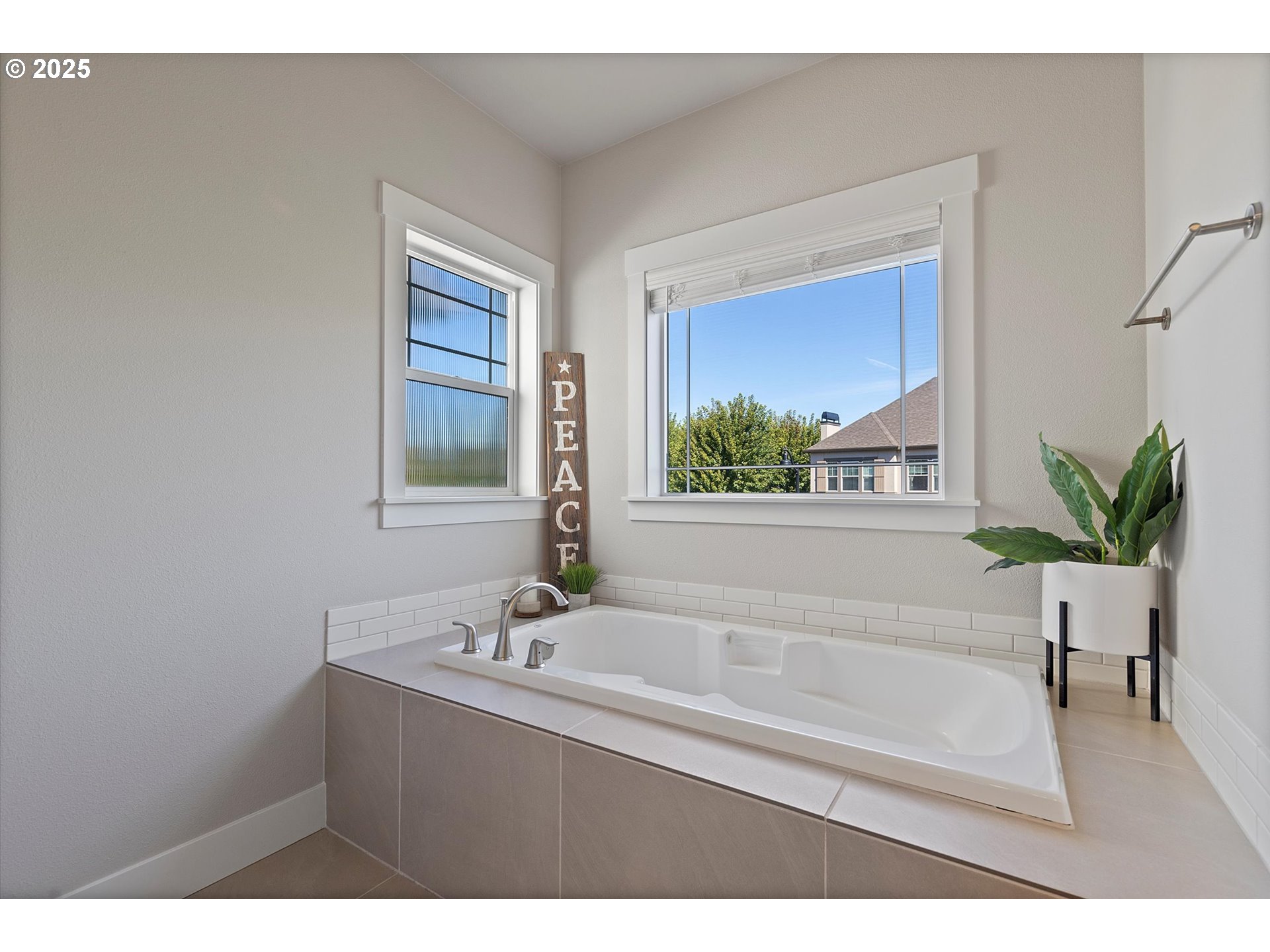 11754 Southwest Oslo Street Wilsonville, OR 97070 - Photo 20 of 44 Bathroom