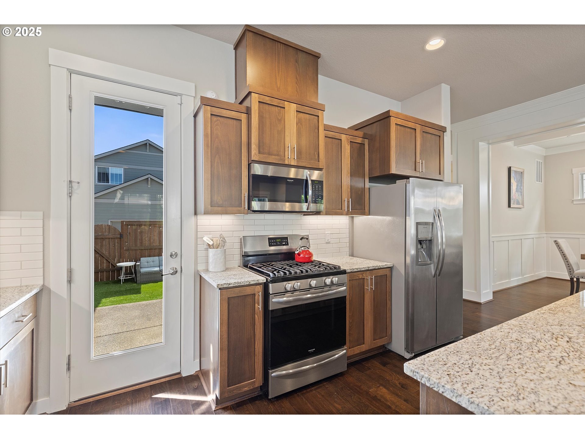 11754 Southwest Oslo Street Wilsonville, OR 97070 - Photo 9 of 44 Kitchen