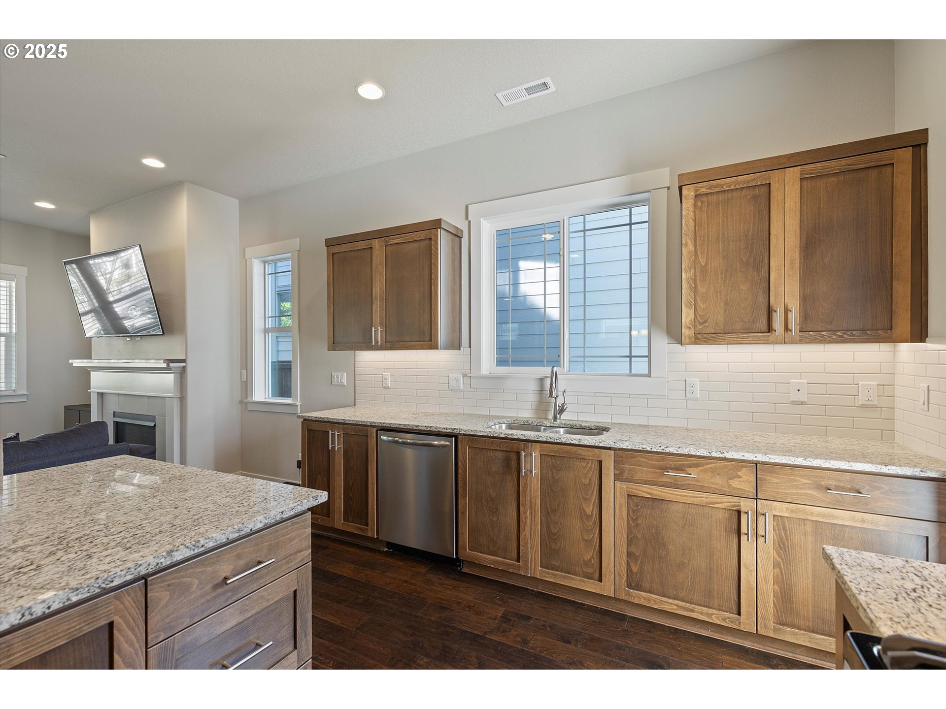 11754 Southwest Oslo Street Wilsonville, OR 97070 - Photo 10 of 44 Kitchen