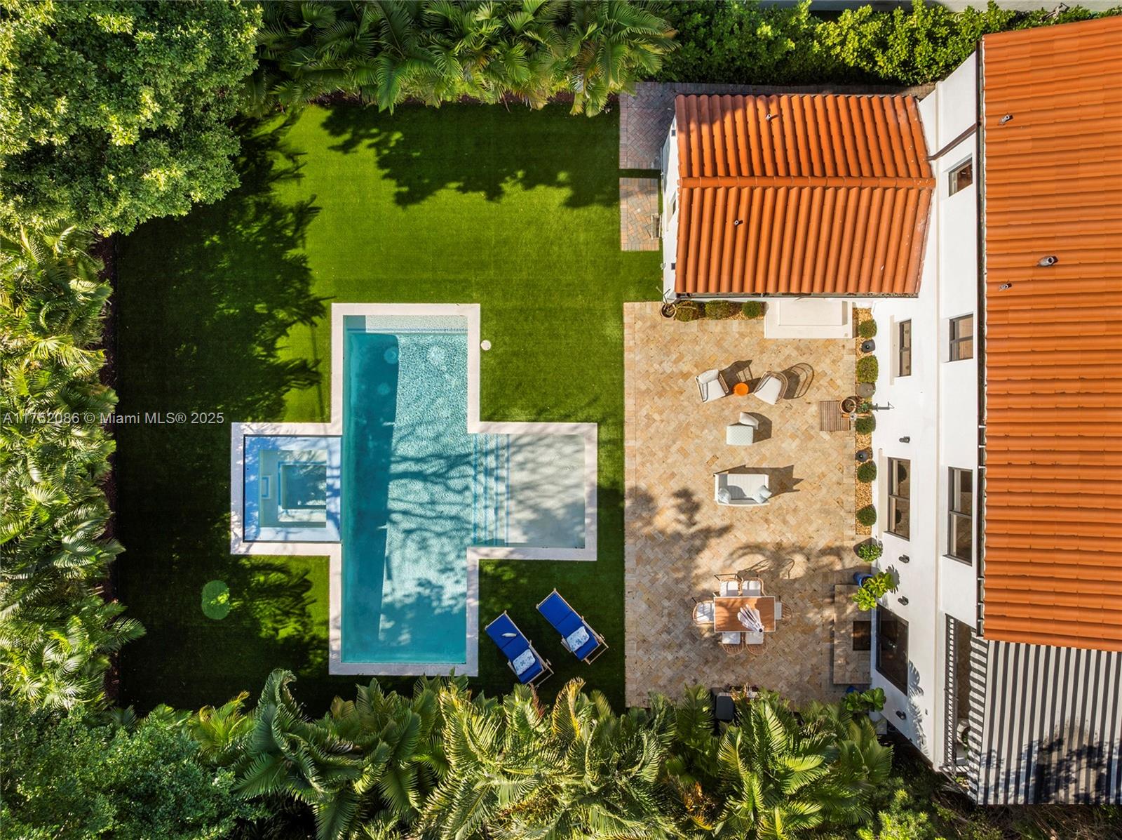 6146 Pine Tree Drive Miami Beach, FL 33140 - Photo 28 of 30 an aerial view of a house having yard