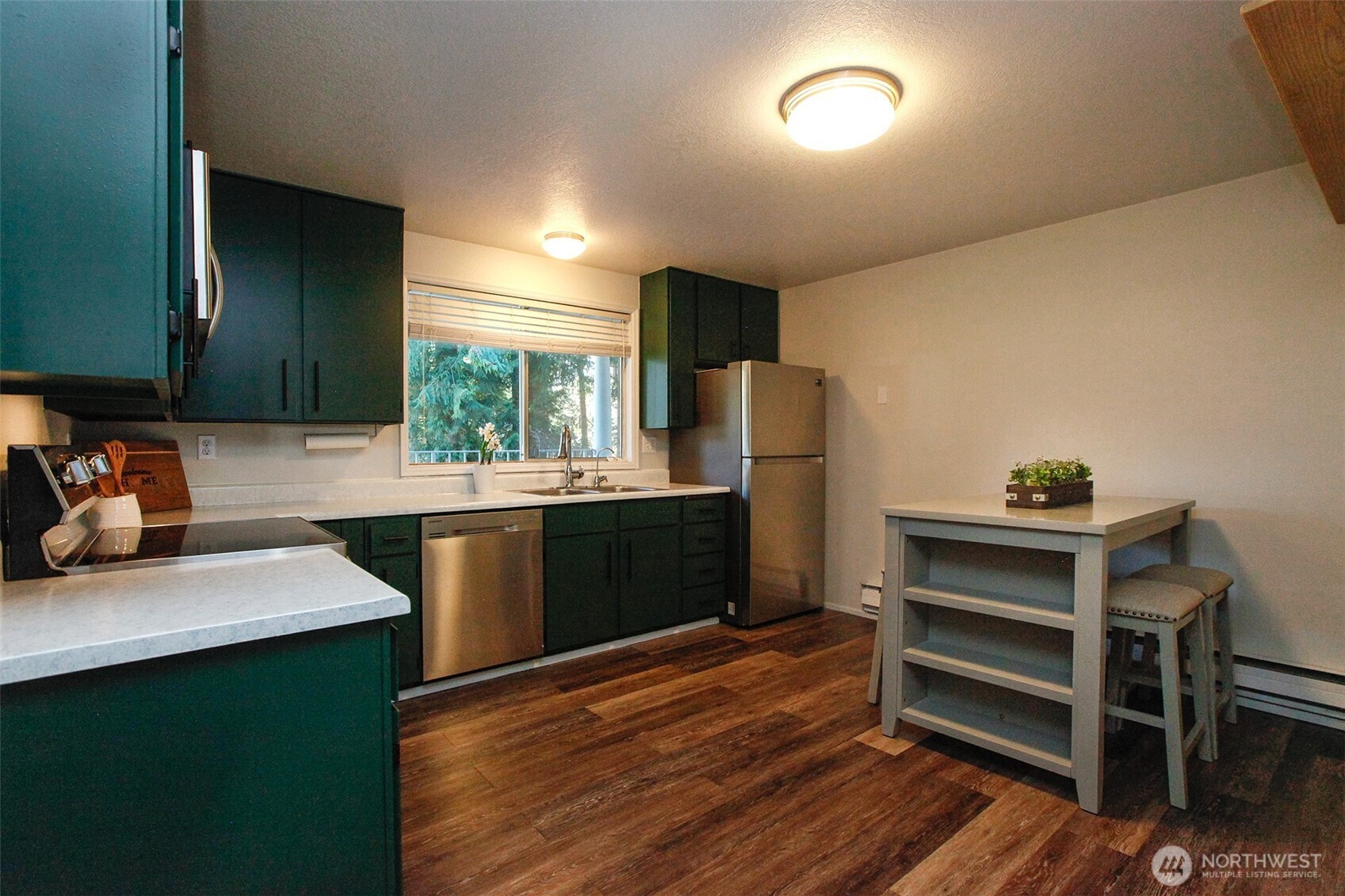 110 Southwest 325th Place Federal Way, WA 98023 - Photo 4 of 24