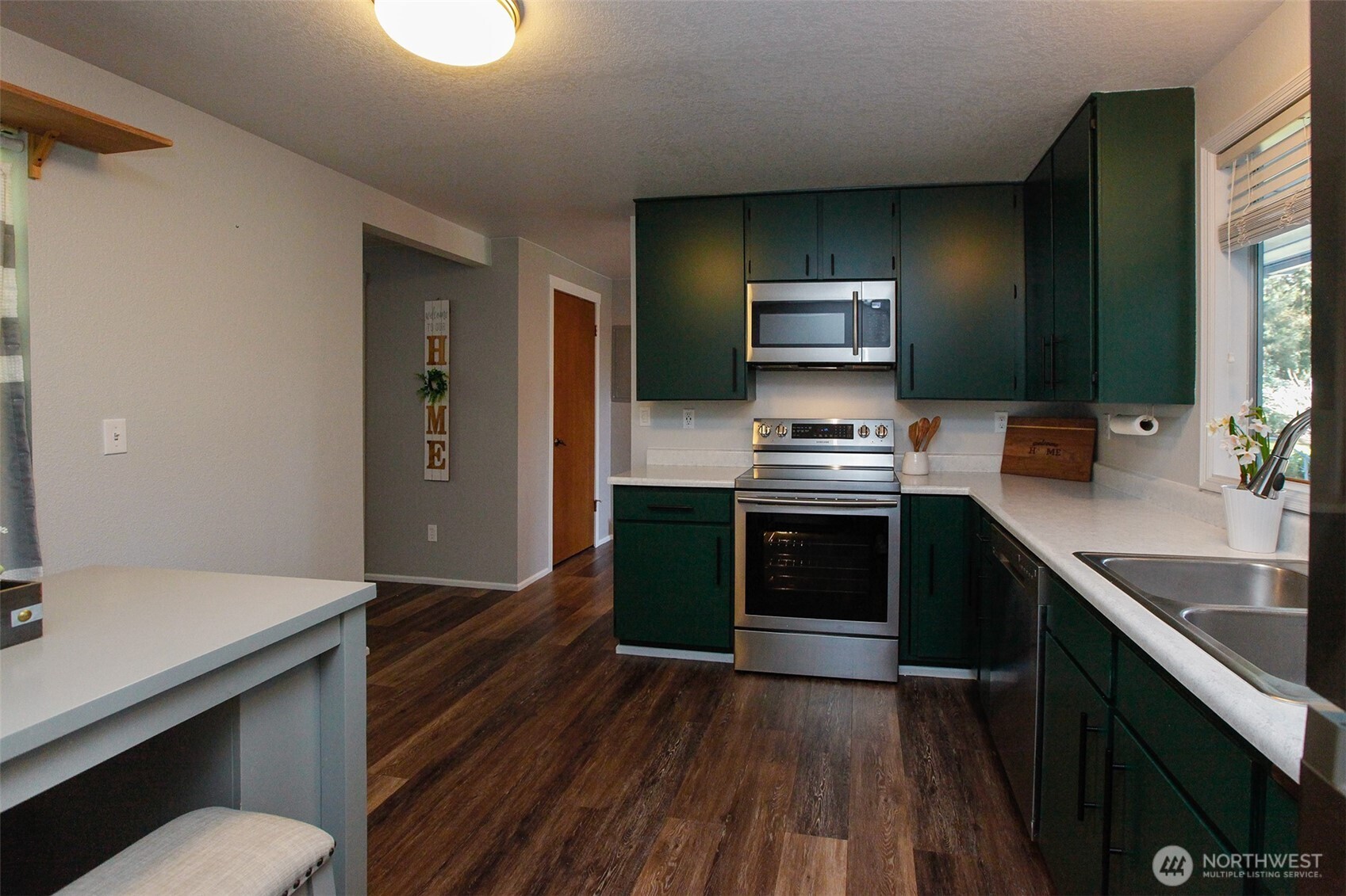 110 Southwest 325th Place Federal Way, WA 98023 - Photo 6 of 24